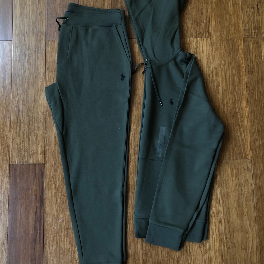 Polo Ralph Lauren Hoodie + Jogger set
Size L
Green